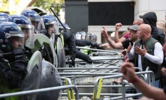 Londër: Mbi 100 të arrestuar pas përplasjes së dhunshme mes protestuesve dhe policisë