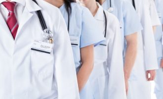 Mjekët po ikin edhe gjatë pandemisë, mbi 100 lëshuan Kosovën në 2020-tën