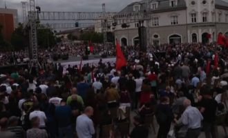 Të mbledhurit në tubim: “Duam Zgjedhje; Me hajna nuk ka shtet”