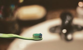 Shumë mënyra se si mund ta përdorni pastën e dhëmbëve