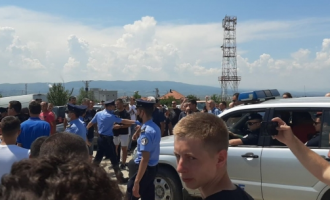 Dy serbë shoqërohen në polici – provokuan derisa po festonin në “Gazimestan”