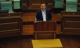 Selimi i kundërpërgjigjet Haxhiut lidhur me debatin për pensionistët: Qeveria e ndërron udhëzimin, jo Kuvendi