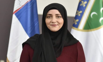 Një boshnjake me mbulesë zgjedhet deputete në Serbi