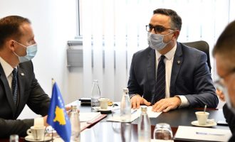 Zv-kryeministri takohet me ministrat për të diskutuar rreth linjave ajrore dhe gastranomisë