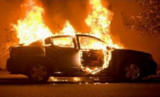 Digjet personi brenda veturës në Vermicë