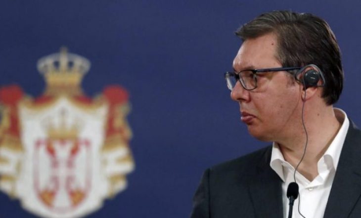 Opozita në Serbi paditë Vuçiqin