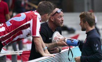 Nuk mbahet distanca e tifozëve në stadium, ndërhynë policia