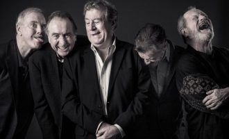 Fotografitë e të famshëmve përmes lensave të fotografisë së Andy Gotts