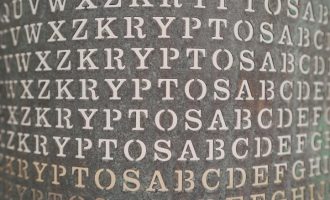 Kjo skulpturë në selinë e CIA-s mban një nga misteret më të famshme në botë