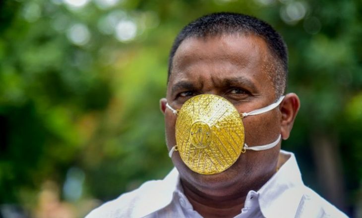 Të mbrohesh nga coronavirus-i me stil – Ky burrë mban maskë të punuar nga floriri