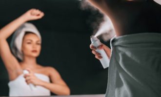 Deodoranti shkakton kancer – Çfarë thonë ekspertët?