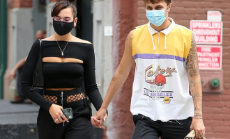 Dua Lipa shëtitet me të dashurin në New York me stil të ri flokëshe me maska kundër Covid-19