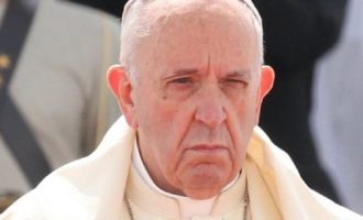 Papa Françesku reagon pas dhunës në xhaminë Al-Aksa