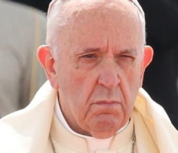 Papa Françesku reagon pas dhunës në xhaminë Al-Aksa