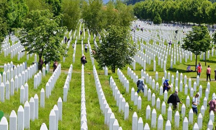 Hoti kujton Srebrenicën: Bashkëndjejmë me popullin boshnjak