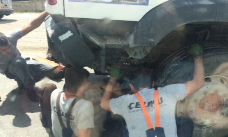 Aksident trafiku në Malishevë: Përplaset vetura me një kamion