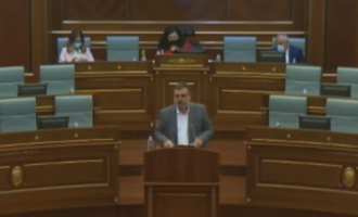 Kusari-Lila i kërkon ta mbajë maskën, ministri Kuçi: E kam pasë më herët