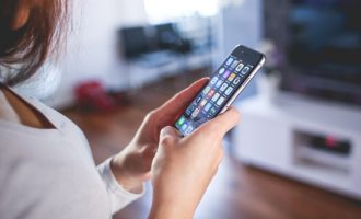 Këto gabime i bëjmë të gjithë kur përdorim telefonin