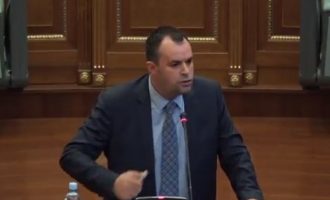 Demaliaj për Qeverinë Kurti: Dilnin edhe natën me sekretaresha me këmbët mbi tavolina (VIDEO)