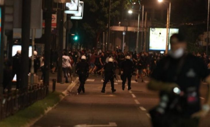 Euro-deputetja e shqetësuar me pamjet e dhunës në Beograd