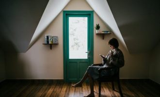 Si ka ndikuar Korona në shëndetin mental të të rinjëve