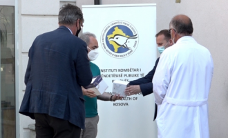 Gjermania i dhuron Kosovës 6 mijë teste për Coronavirus