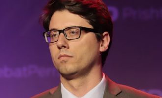 Miftaraj akuzon ministrin Murati për jo transparencë