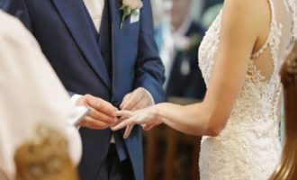 Nuk ka dasma dhe ahengje tjera familjare