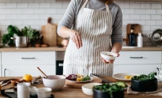 Ushqimet që duhet të shmangim në kohë virusesh