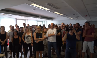 Japin dorëheqje 70 gazetarë nga portali më i madh në Hungari – shkak, ndërhyrjet politike (VIDEO)