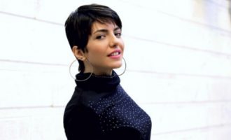 Gruaja që u detyrua të largohet prej Iranit për shkak të pasionit të saj për muzikë rep