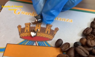 Mjeshtëria e trafikimit – kokainë brenda kokrrave të kafes (VIDEO)