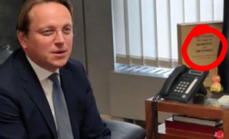 BE shfajsohet për librin me “Kosovo e Metohija”: Kocijançiq për Insajderi.com – Komisioneri s’ishte në zyrën e tij