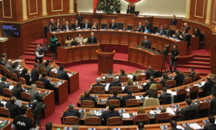Shqipëri, miratohen ndryshimet kushtetuese