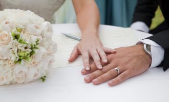 29.5 vjeç, mosha mesatare e personave që kurorëzohen në Kosovë