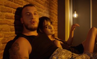 Mozzik publikon projektin e ri muzikor, një këngë në gjuhën gjermane