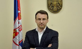 Petar Petkoviqit i lejohet hyrja në Kosovë