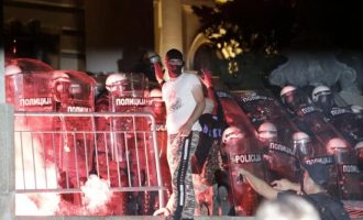 Protestat nuk po ndalen në Serbi – si i mashtroi Vuçiq serbët para zgjedhjeve?