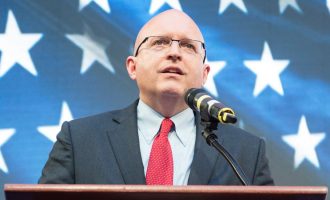 Ndihmës-sekretari amerikan i Shtetit tregon se çfarë po bën SHBA për dialogun Kosovë – Serbi