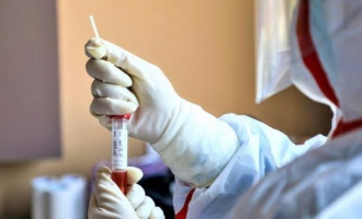 Infektologu i njohur infektohet me COVID-19