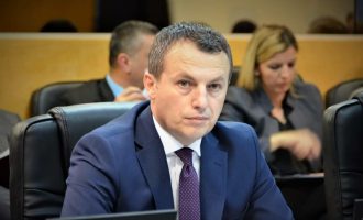 Ministri Reçica: Së shpejti do ta njohim stazhin e punës për të punësuarit e viteve të 90’ta