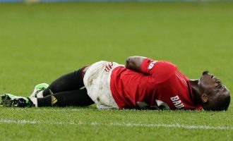 Qendërmbrojtësi i Manchester United infektohet me COVID-19