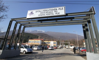 Spitali i Pejës është mbushur me pacientë të infektuar me COVID-19