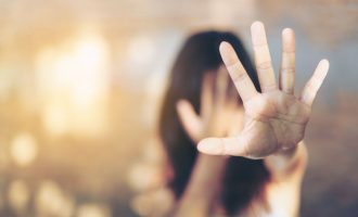 Lipjan: Sulmohet fizikisht nga vjerra dhe kunata