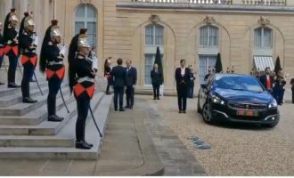Hoti publikon pamje nga vizita e tij në Francë për t’u takuar me Macronin
