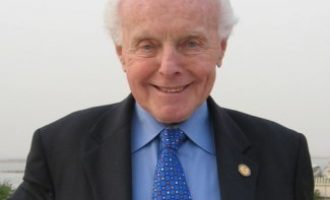 Universiteti i Gjakovës, ndanë titullin “Doctor Honoris Causa” – Post mortem për Thomas Peter ‘Tom’ Lantos