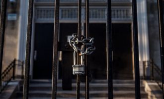 Në botën me COVID-19 s’ka edhe punë edhe fëmijë – duhet të zgjedhësh njërën