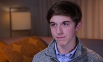 Adoleshenti që paditi mediat më në zë të Amerikës për 800 milionë dollarë