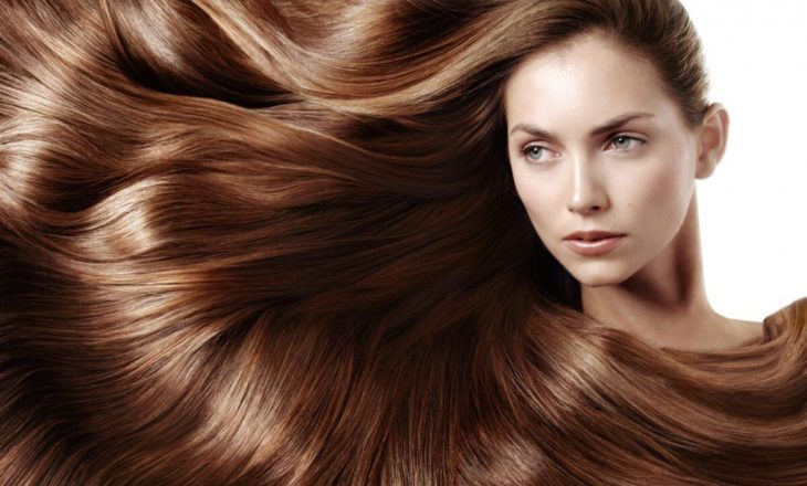 Këshilla për mirëmbajtje të flokëve të gjatë dhe të shëndetshme gjatë stinës së verës