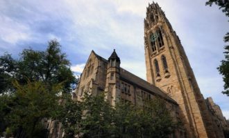 Departamenti i Drejtësisë thotë se universiteti prestigjioz ka diskriminuar aplikantët